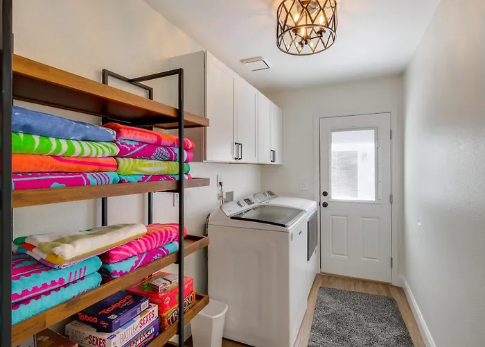 Heated Pool, Game Room: Family In Tempe! Holiday home Tempe